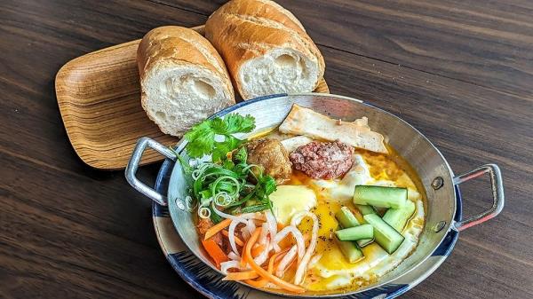 Breakfast of champions: 'Bánh mì chảo' and more at Sea Garden YP in Old Klang Road