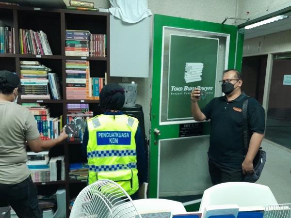 Why raid a store for books that aren't banned? Legal rights group slams Home Ministry for overzealous act