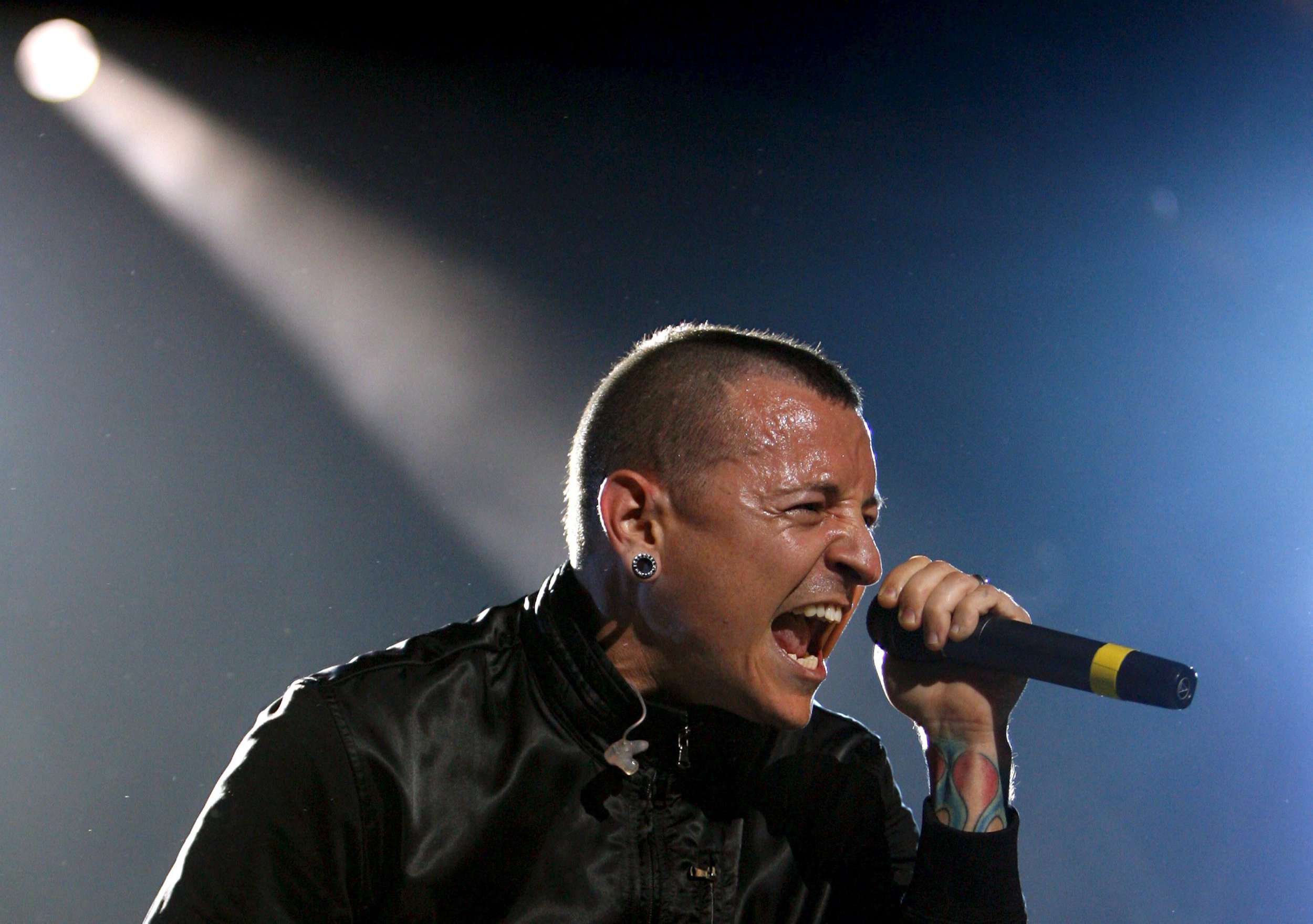 Chester Bennington singing on stage