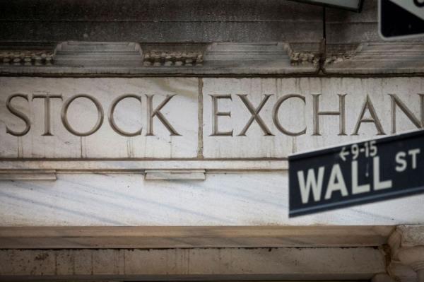 US stocks steady, dollar softens as weak data supports Fed pause